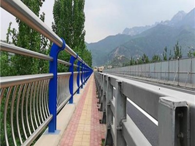 不銹鋼道路護(hù)欄的優(yōu)勢(shì)？