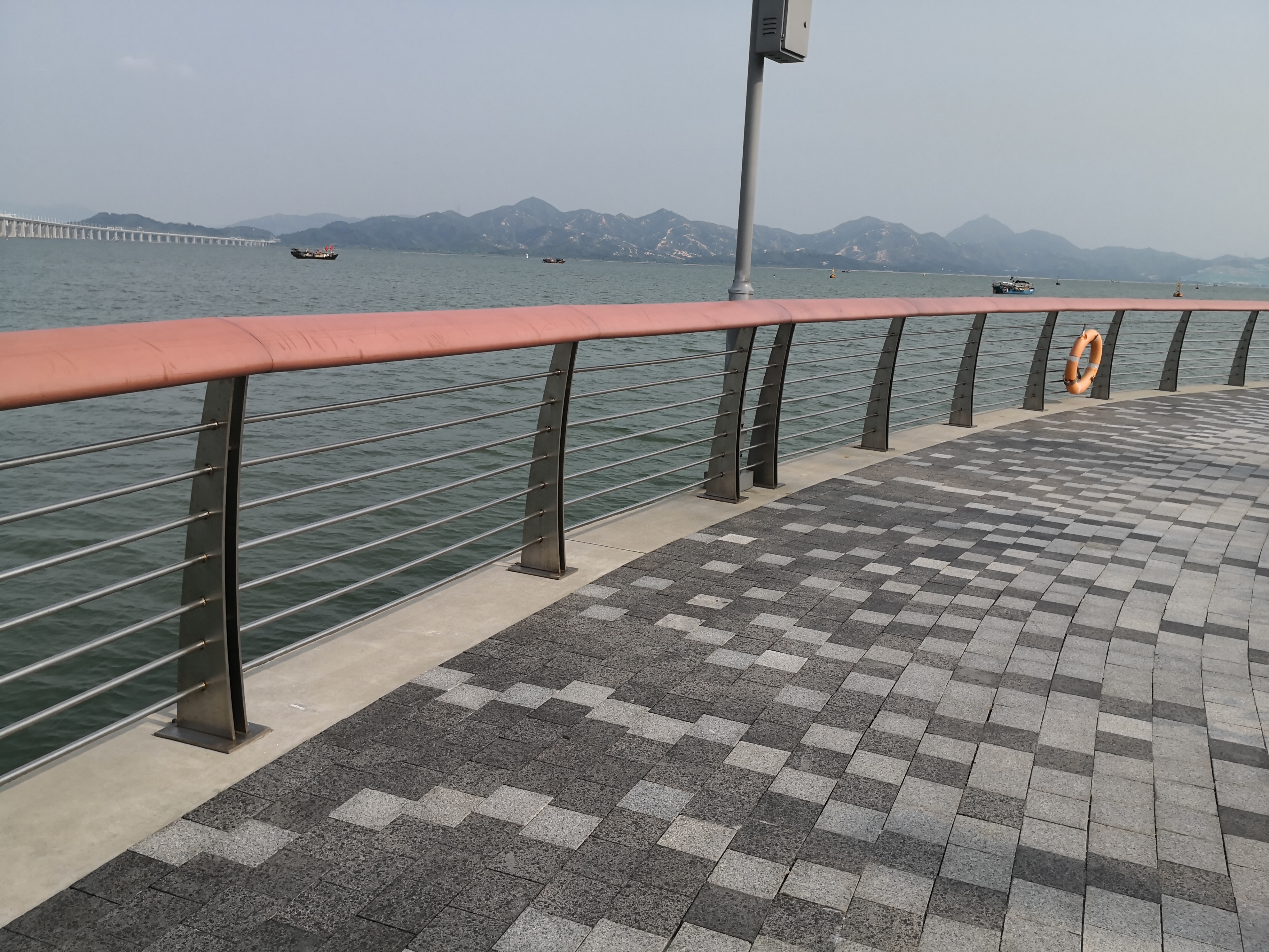 海邊為什么推薦你用316不銹鋼護(hù)欄？